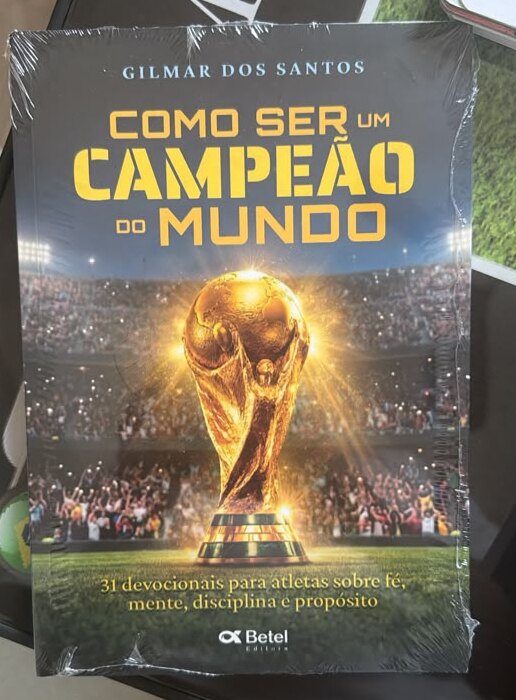 Foto real do livro Como Ser um Campeão do Mundo, de Gilmar dos Santos